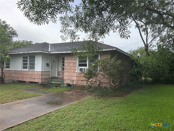 2nd image of 903 E Mistletoe Ave
