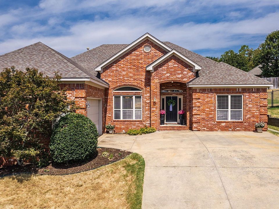 1st image of 245 Summit Valley Cir