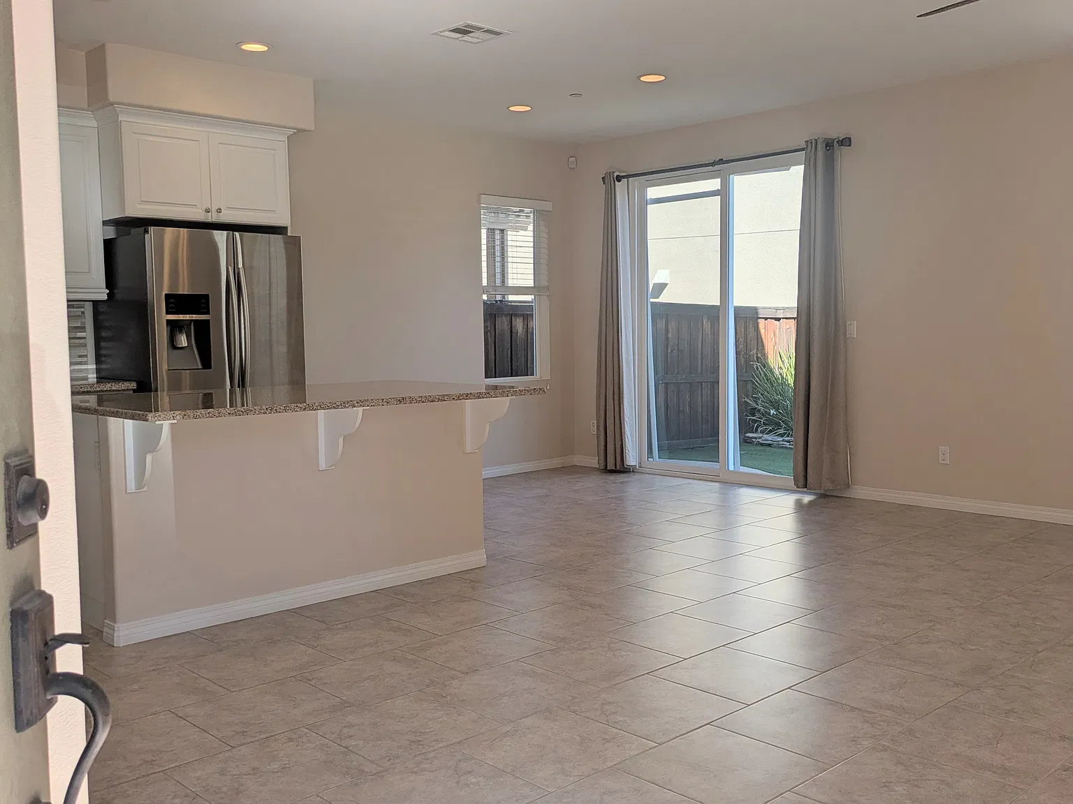 3 bed, 2.5 bath, 1611 sqft, $3,800 — Photo 2