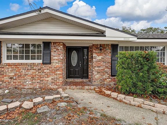 2nd image of 2043 Oakmont Dr