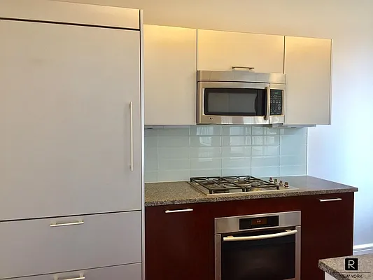 Rented by R New York | media 37