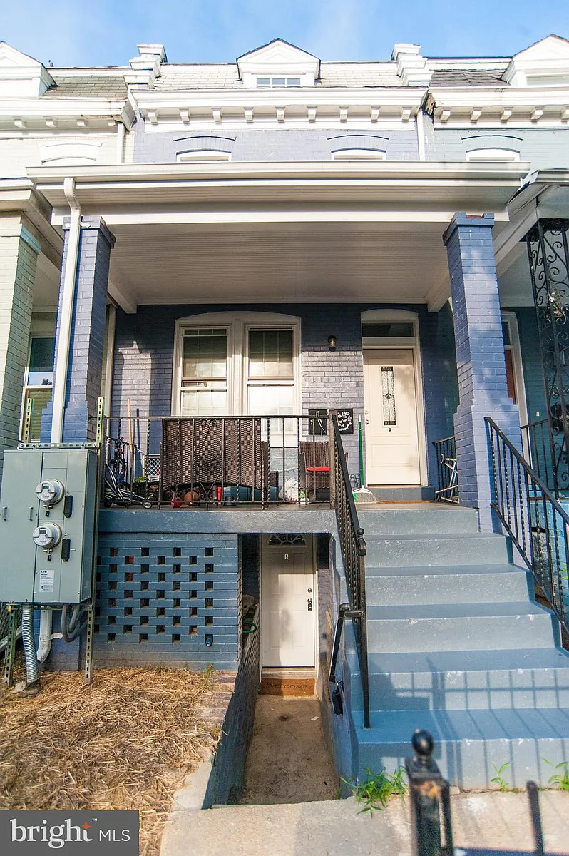 Building Photo - 2022 4th St NE #B