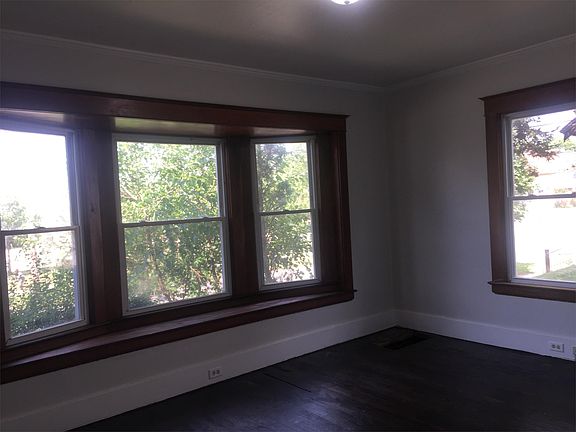 Window seat in master bedroom