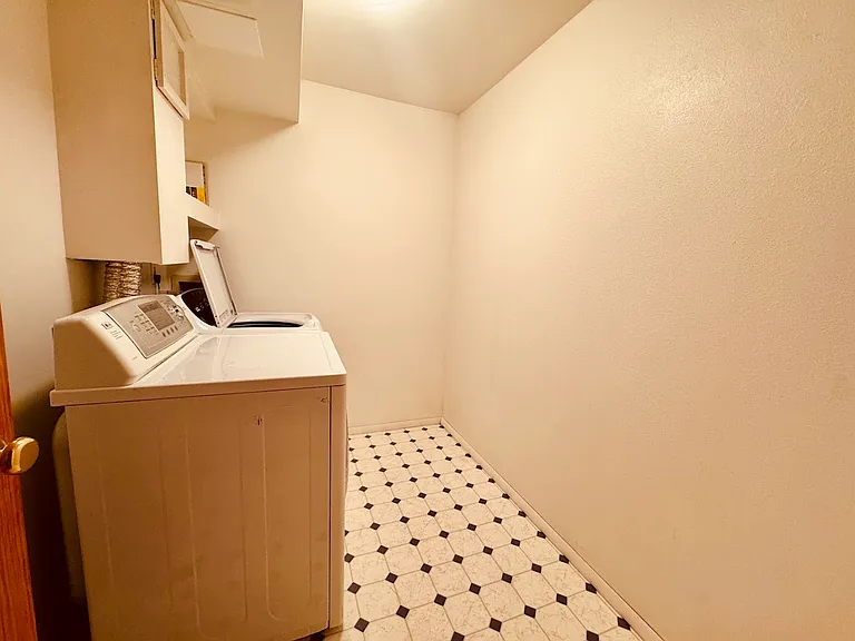 654 Ridgeview Dr — Photo 22