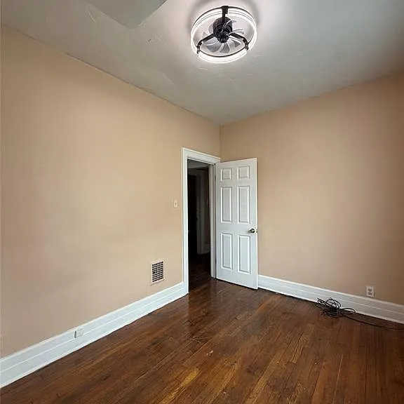 1435 W Euclid St — Photo 8