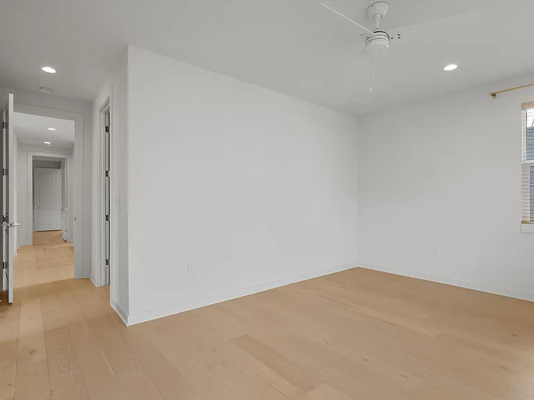 2509 S 4th St — Photo 25