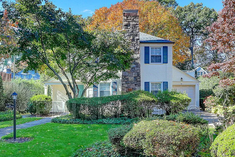 3 bed, 1.5 bath, 1392 sqft, $7,200 — Photo 2