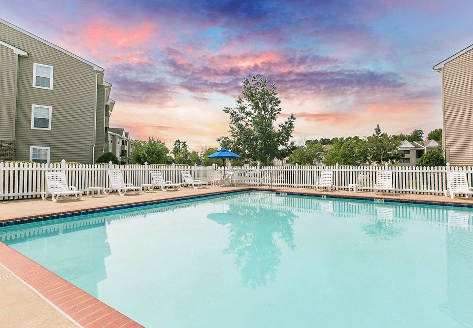 Swimming Pool at Summerdale Apartments
