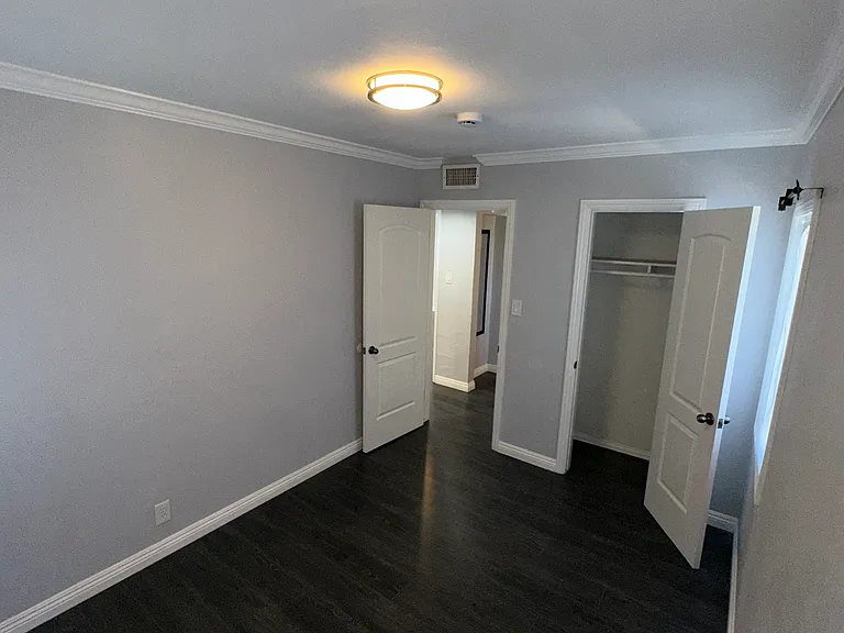 10220 S Van Ness Ave — Photo 14