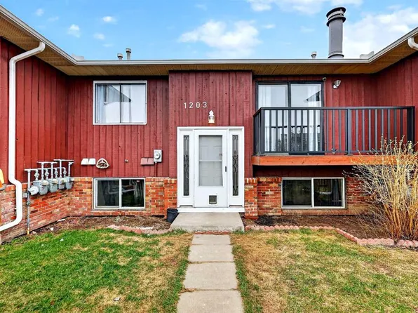 1203 W 44th St SE #E, Calgary, AB T2A 5E6