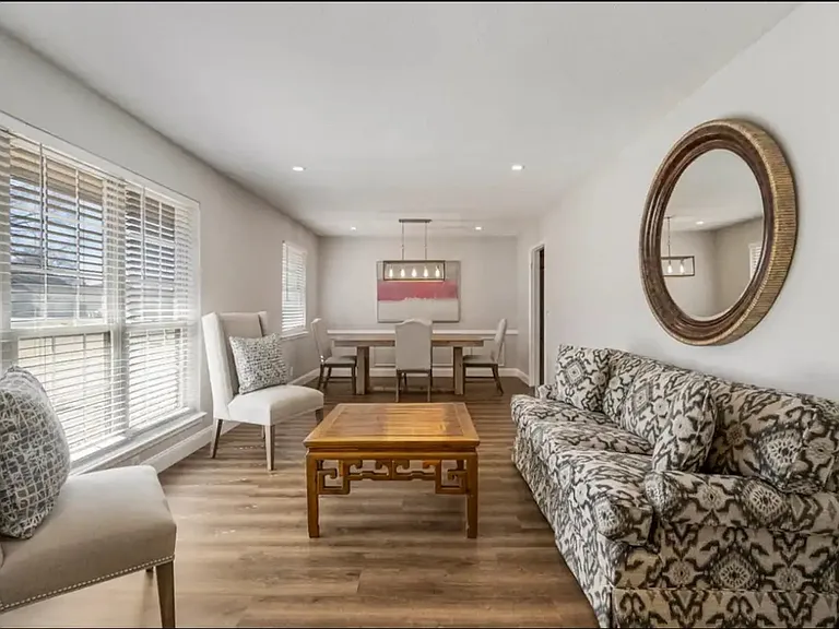 7627 E 58th Pl — Photo 2