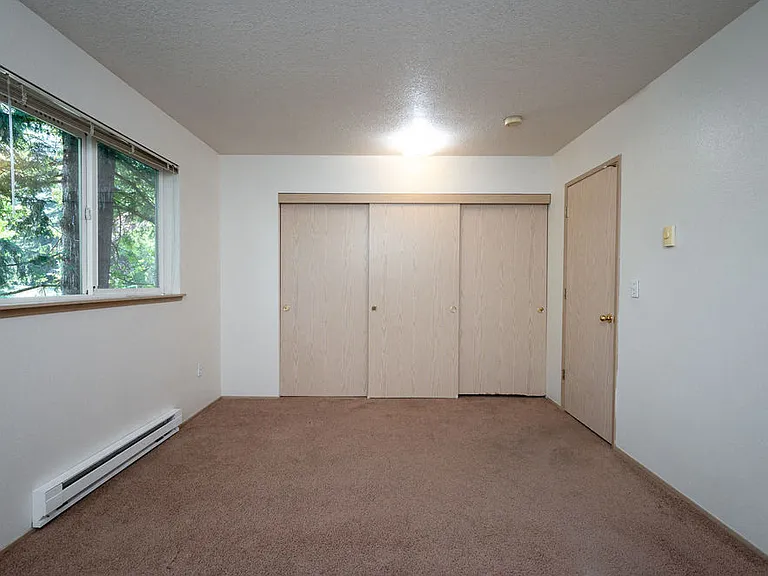 Tuxedo Park Apartments — Photo 25