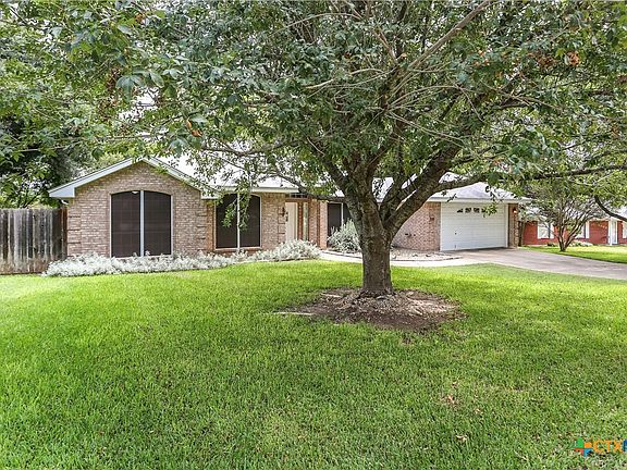 3rd image of 3004 Oakwood Dr