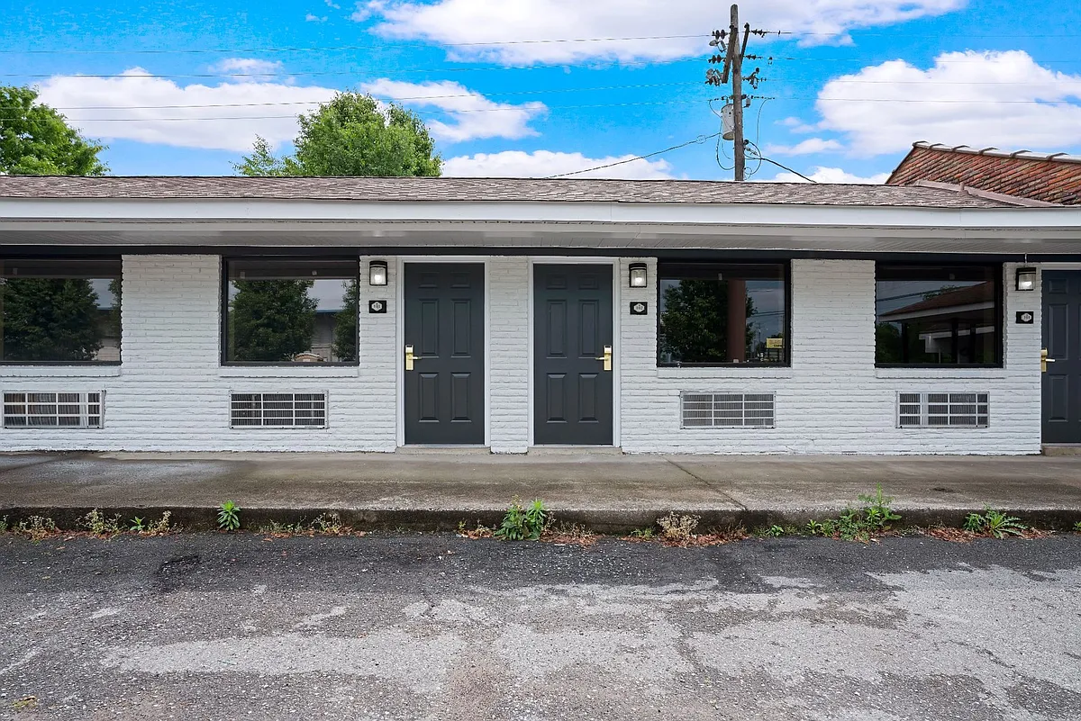 Building Photo - 905 Providence Blvd #124