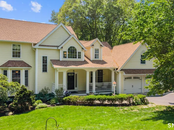 14 Wychwood Lane, Oxford, CT 06478