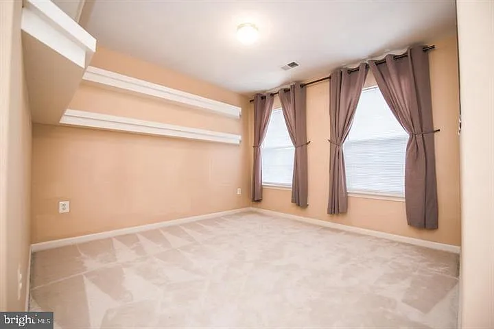 8359 Regal Oak Ct — Photo 21