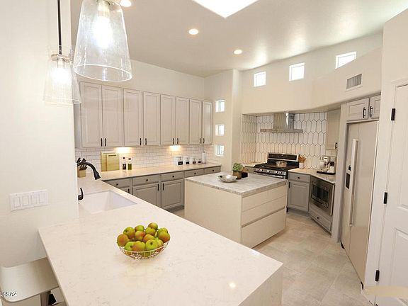 3rd image of 6061 N Paseo Valdear