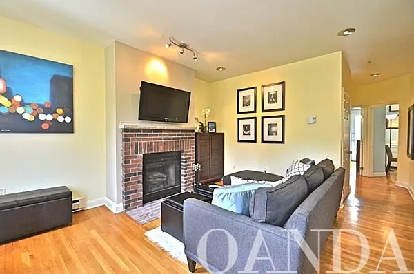 103 E Brookline St #4 — Photo 2