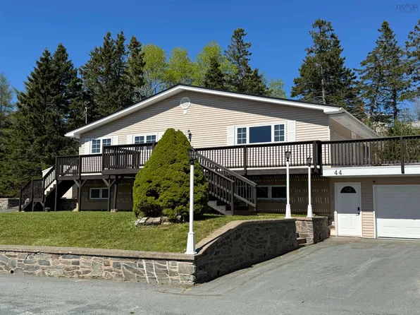44 Lahey Dr, Halifax, NS B2Z 1R2
