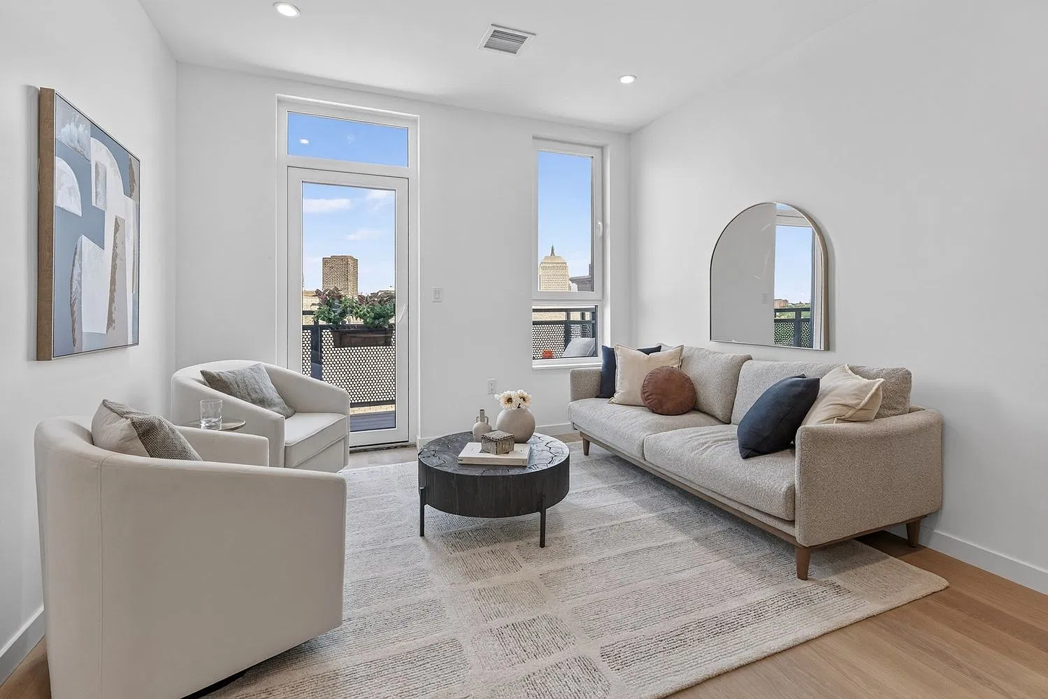 2 bed, 1.5 bath, 870 sqft, $4,200 — Photo 1
