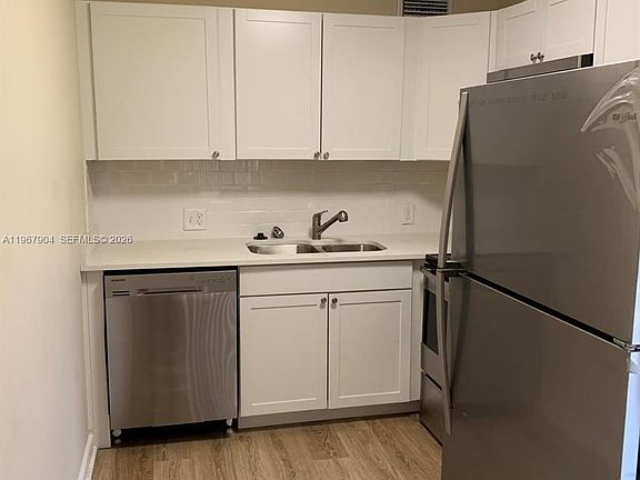 2nd image of 475 Fanshaw Way #L