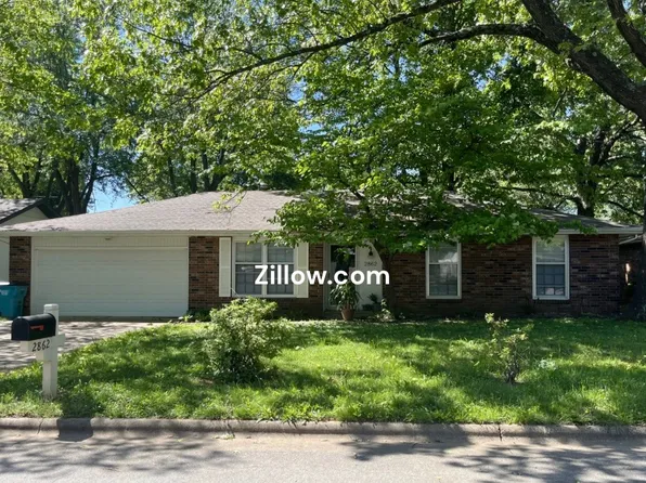2862 E Eastwood St, Springfield, MO 65804