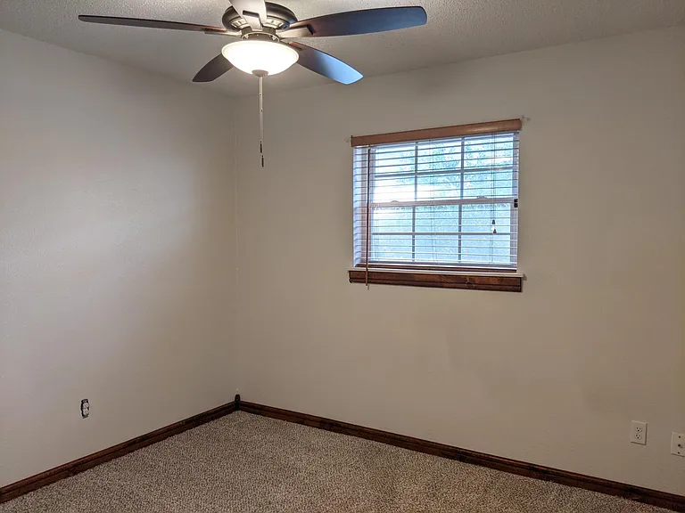 1013 Newport Ave — Photo 10