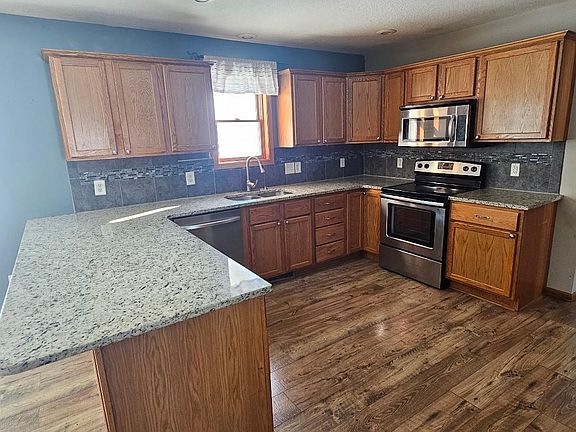 2nd image of 562 40th Ave