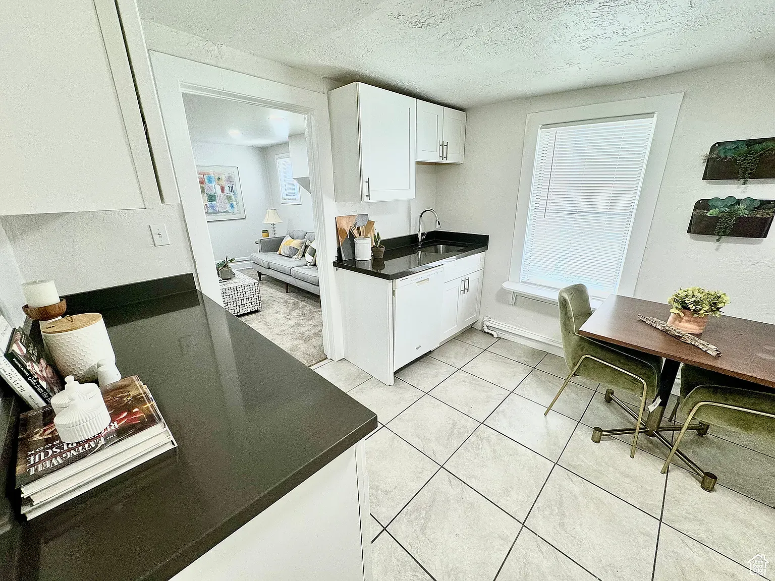 2 bed, 1.5 bath, 700 sqft, $1,350 — Photo 2