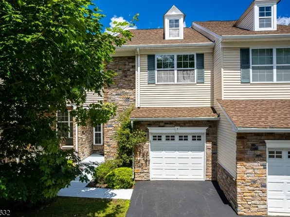 5 Pembrook Ln, Mount Olive Twp., NJ 07828