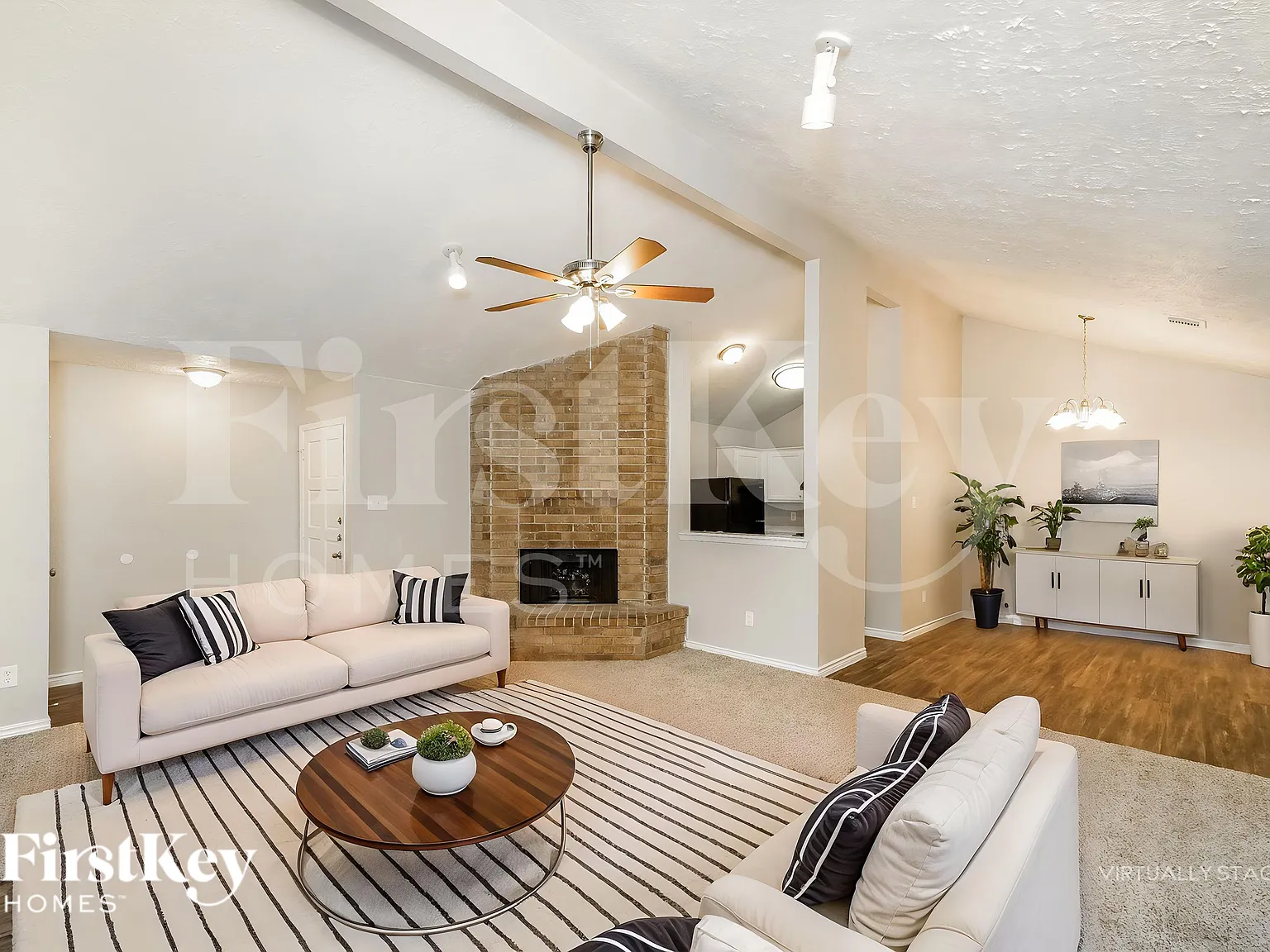 3 bed, 2.0 bath, 1356 sqft, $1,570 — Photo 4