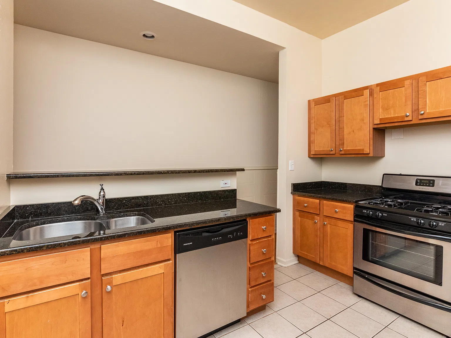 2 bed, 1000 sqft, $2,900 — Photo 2