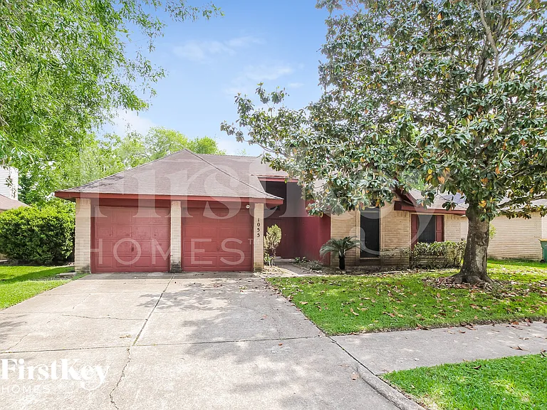 1055 Margate Dr — Photo 3