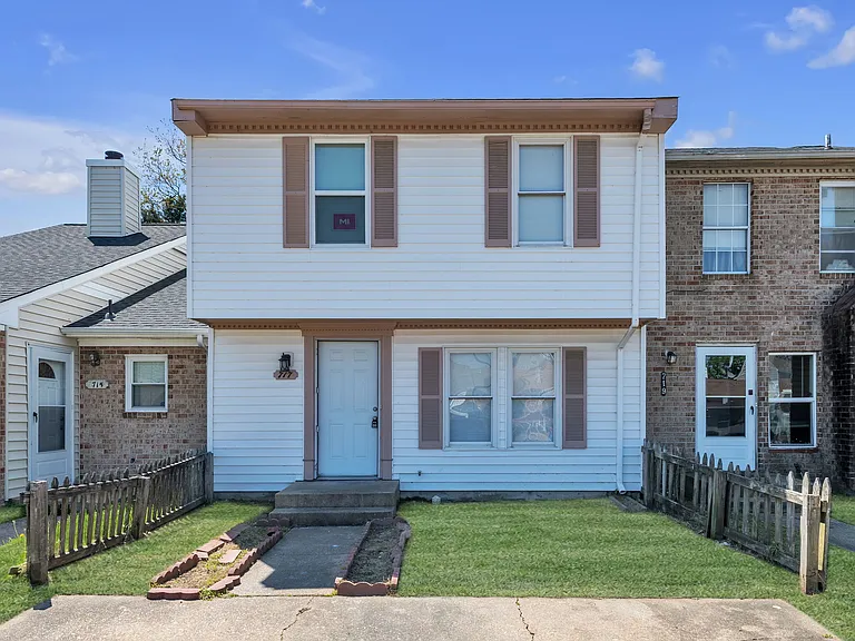 717 Wolftrap Ln — Photo 24