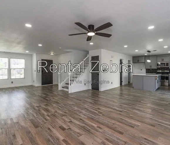 4 bed, 2.5 bath, 2023 sqft, $2,350 — Photo 4