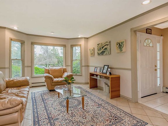 5th image of 4 Squire Ave