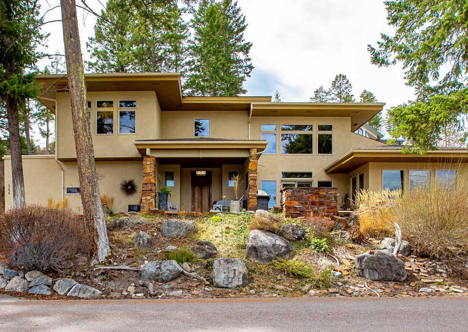1st image of 366 Lakeshore Dr