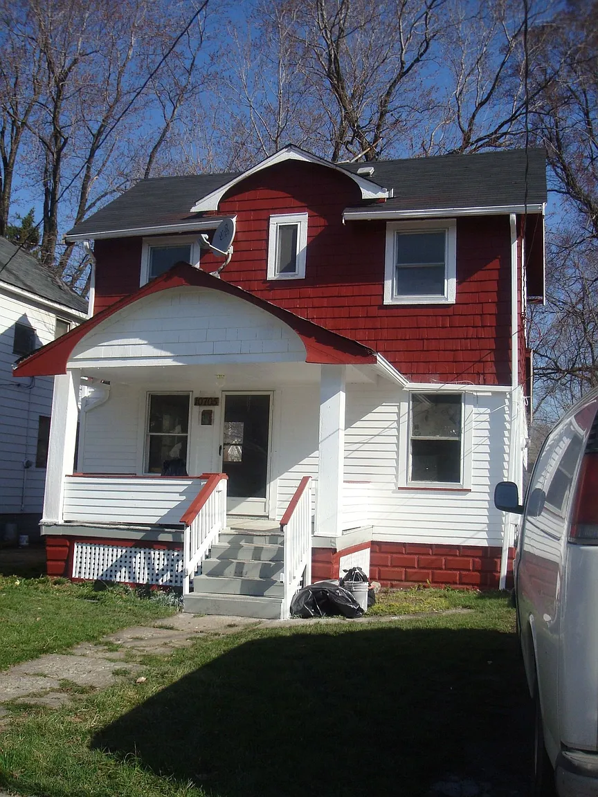 10705 Dove Ave photo 1