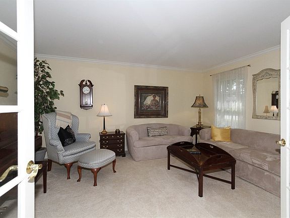 5th image of 306 Jervey Ln
