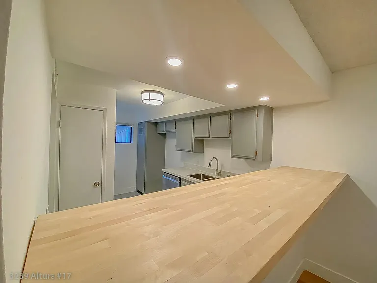 3239 Altura Ave #17 — Photo 8