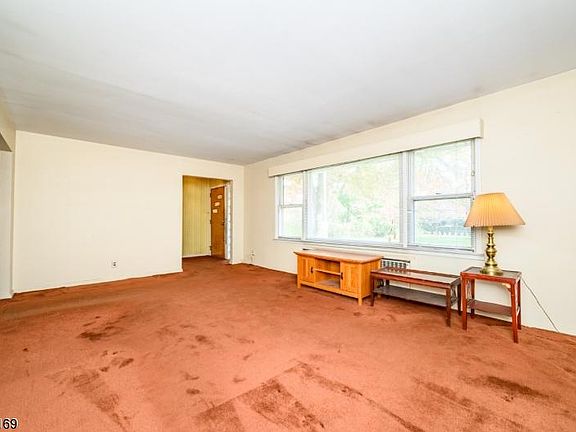 5th image of 109 Stockton Ave