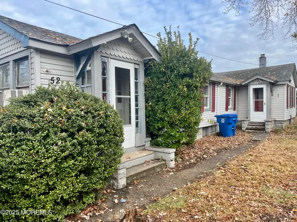 52 Shoreland Ter, Middletown, NJ 07748