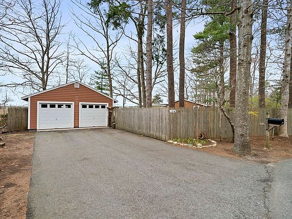 4th image of 134 Wellington Ave