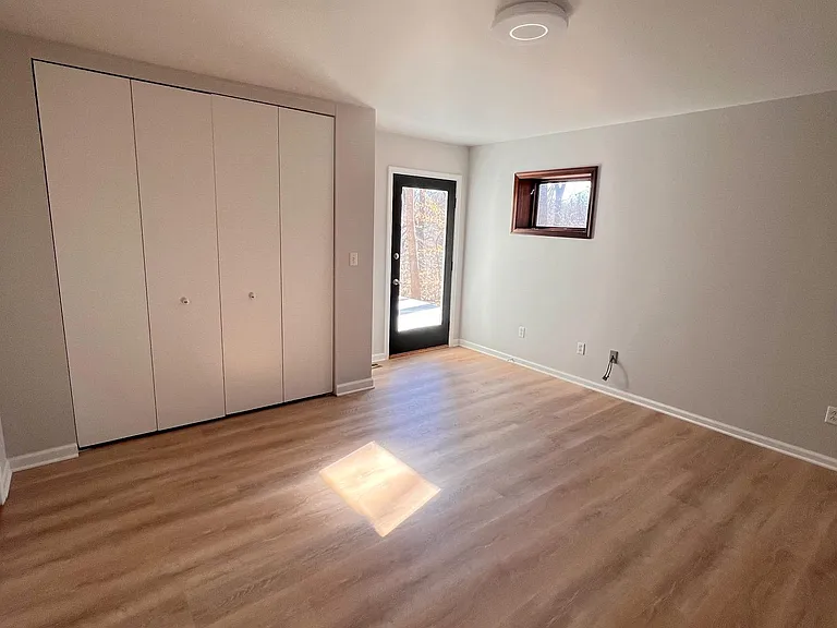 5475 Jamestown Ct — Photo 8