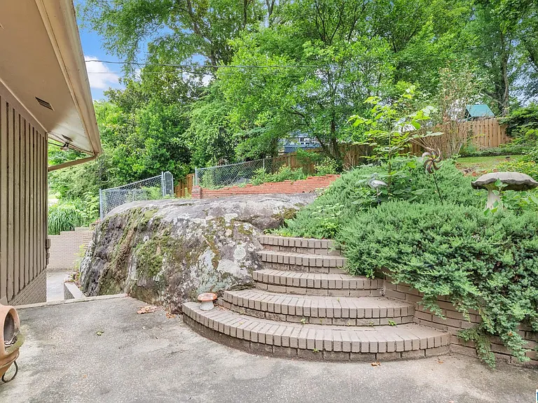373 Laredo Dr — Photo 50