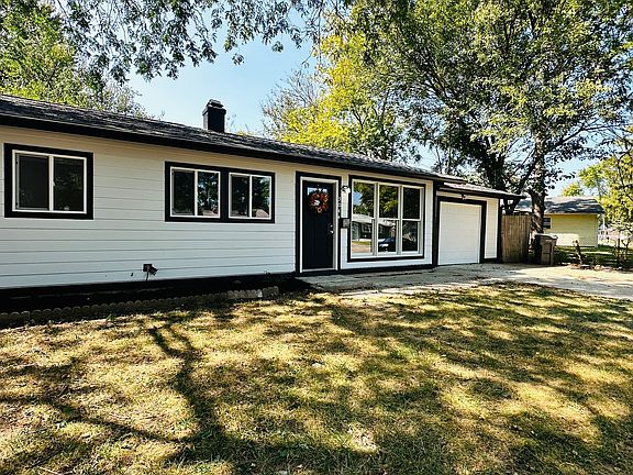 3rd image of 3044 N Fuller Dr