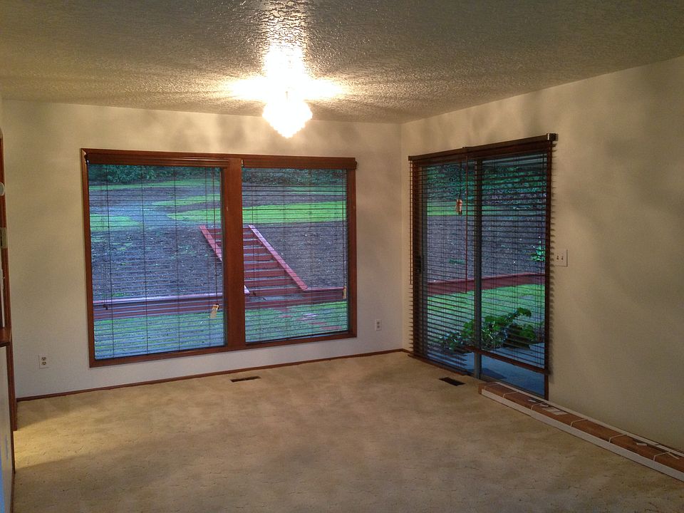 Open living/dining room