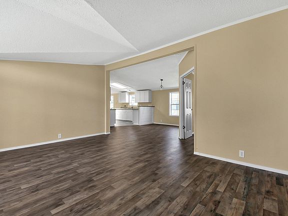 4th image of 1100 Thornwood Dr Lot 343