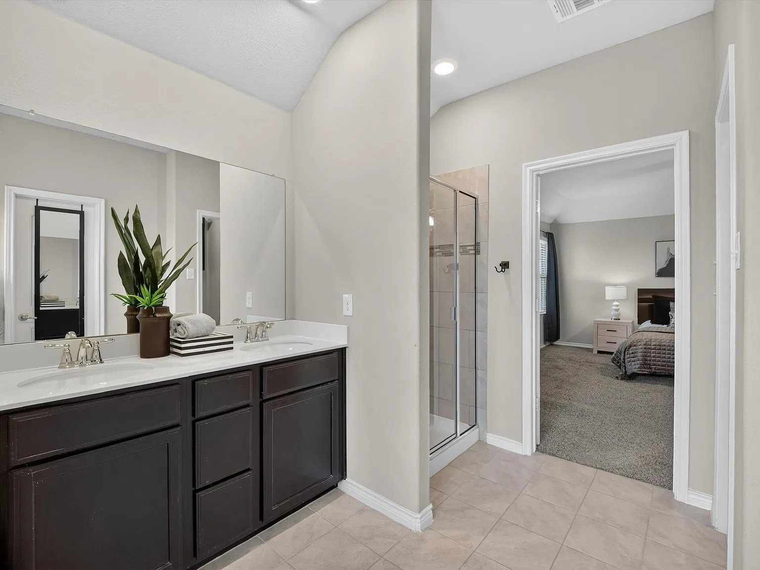 3 bed, 2025 sqft, $2,600 — Photo 3