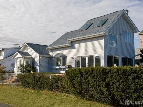 145 Twilight Ave, Laurence Harbor, NJ 08879